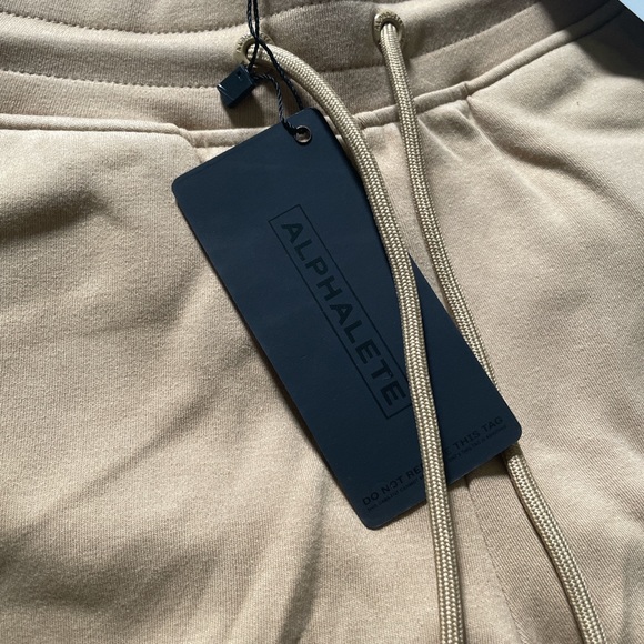 Alphalete Core Essentials Shorts - Safari - Picture 3 of 7